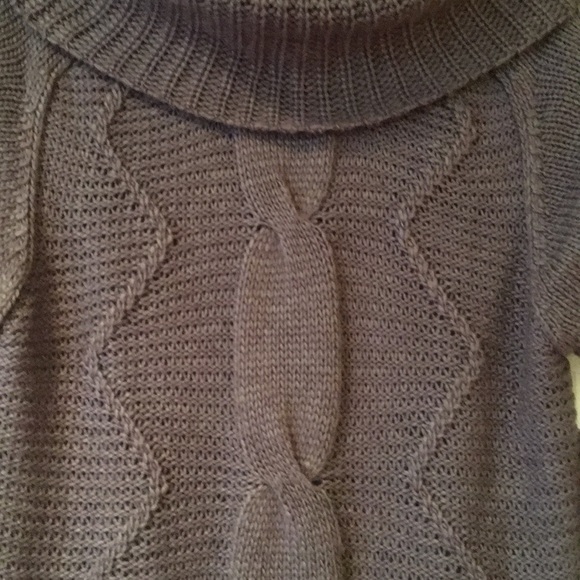 Short Sleeve Fringe Sweater - Picture 5 of 7